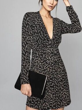 REISS

Julia Plunge Front Mini Dress
£165.00